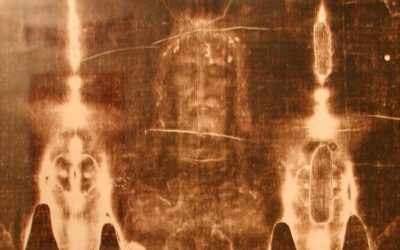 Manchas de pintura en La Síndone: la replica de un médico y antropólogo forense