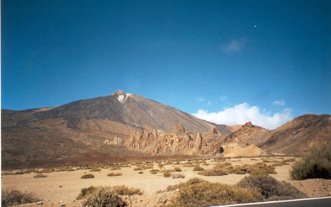 El Teide 12/10/92: Operación Resurrección; La Piedra de los Valientes; Encuentro con el saber guanche; Luces Populares…este viernes en CSB