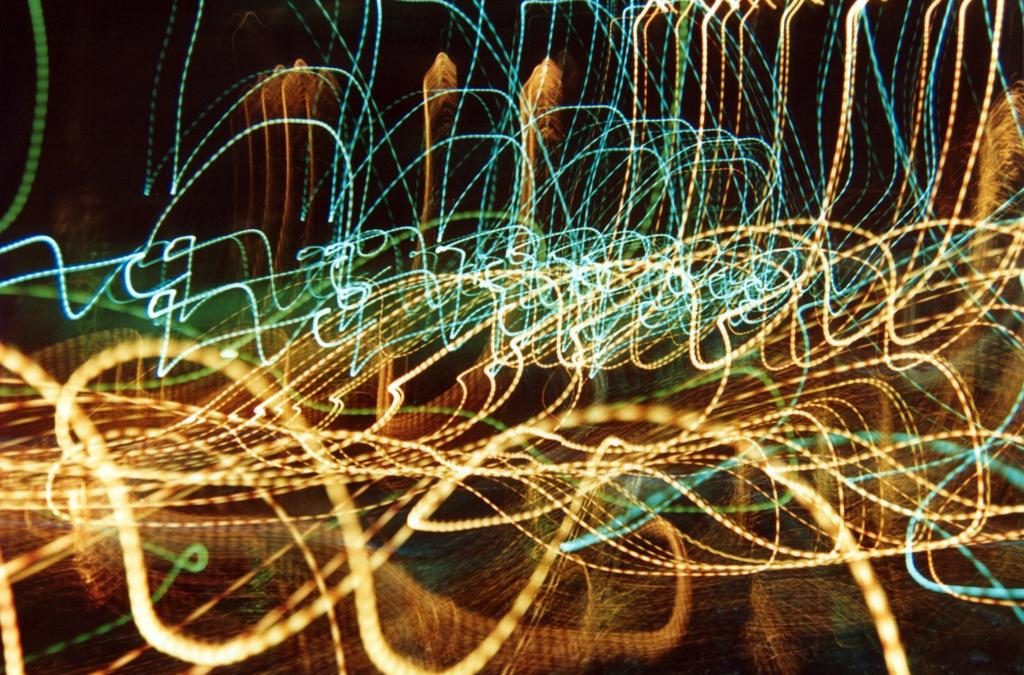 CSB12-3 Visitantes nocturnos; retorno al misterio de las energías lumínicas; ladrones de tiempo; comiendo sano; historias asombrosas en el Planeta Cero